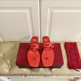 Новые сандалии VALENTINO, кожа, овечья подкладка, размеры 35-42 (