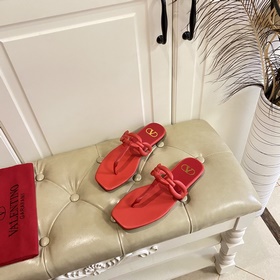 Новые сандалии VALENTINO, кожа, овечья подкладка, размеры 35-42 (