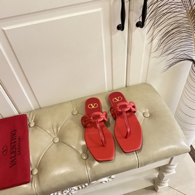 Новые сандалии VALENTINO, кожа, овечья подкладка, размеры 35-42 (
