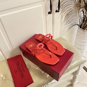 Новые сандалии VALENTINO, кожа, овечья подкладка, размеры 35-42 (