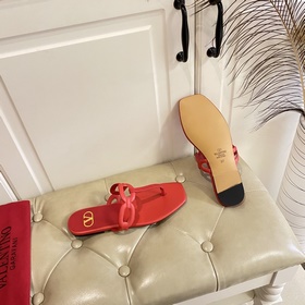 Новые сандалии VALENTINO, кожа, овечья подкладка, размеры 35-42 (
