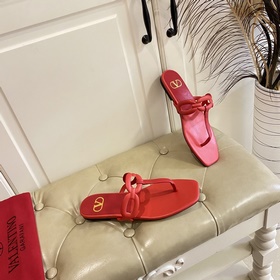 Новые сандалии VALENTINO, кожа, овечья подкладка, размеры 35-42 (