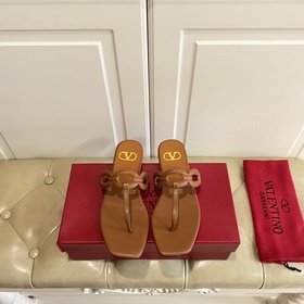 Новые сандалии VALENTINO, кожа, овечья подкладка, размеры 35-42 (