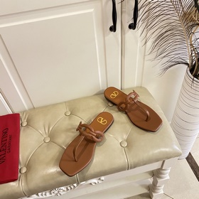 Новые сандалии VALENTINO, кожа, овечья подкладка, размеры 35-42 (