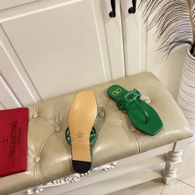 Новые сандалии VALENTINO, кожаный верх, овечья кожа, размеры 35-4