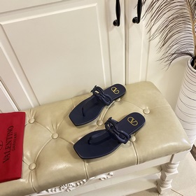 Новые сандалии VALENTINO, кожа, овечья подкладка, размеры 35-42 (