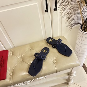 Новые сандалии VALENTINO, кожа, овечья подкладка, размеры 35-42 (