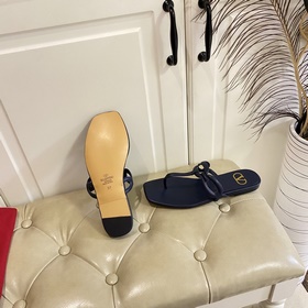 Новые сандалии VALENTINO, кожа, овечья подкладка, размеры 35-42 (