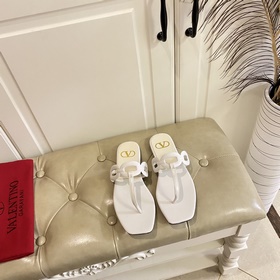 Новые сандалии VALENTINO, кожа, овечья подкладка, размеры 35-42 (