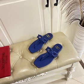 Новые сандалии VALENTINO, кожа, овечья подкладка, размеры 35-42 (
