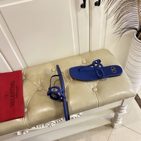 Новые сандалии VALENTINO, кожа, овечья подкладка, размеры 35-42 (
