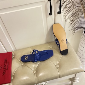 Новые сандалии VALENTINO, кожа, овечья подкладка, размеры 35-42 (
