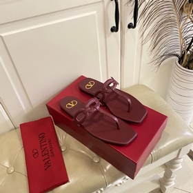Новые сандалии VALENTINO, кожа, овечья подкладка, размеры 35-42 (