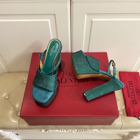 Серия VALENTINO от Valentino, новинка, представленная в финале по
