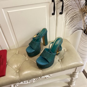 Серия VALENTINO от Valentino, новинка, представленная в финале по
