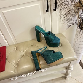 Серия VALENTINO от Valentino, новинка, представленная в финале по