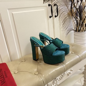 Серия VALENTINO от Valentino, новинка, представленная в финале по