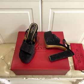 Серия VALENTINO от Valentino, новинка, представленная в финале по