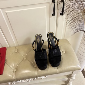 Серия VALENTINO от Valentino, новинка, представленная в финале по