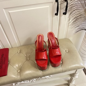 Серия VALENTINO от Valentino, новинка, представленная в финале по