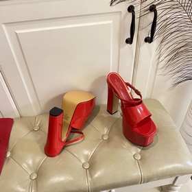 Серия VALENTINO от Valentino, новинка, представленная в финале по