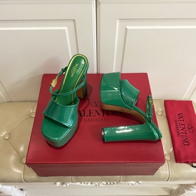 Серия VALENTINO от Valentino, новинка, представленная в финале по