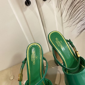 Серия VALENTINO от Valentino, новинка, представленная в финале по