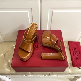 Серия VALENTINO от Valentino, новинка, представленная в финале по