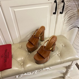 Серия VALENTINO от Valentino, новинка, представленная в финале по