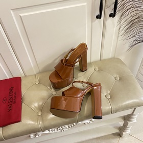 Серия VALENTINO от Valentino, новинка, представленная в финале по