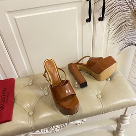 Серия VALENTINO от Valentino, новинка, представленная в финале по