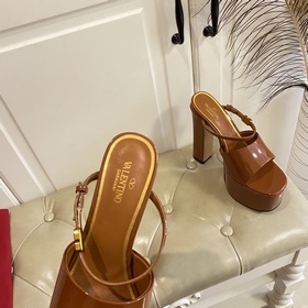 Серия VALENTINO от Valentino, новинка, представленная в финале по