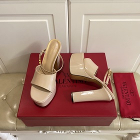Серия VALENTINO от Valentino, новинка, представленная в финале по