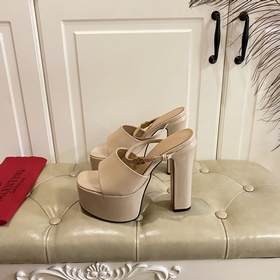 Серия VALENTINO от Valentino, новинка, представленная в финале по