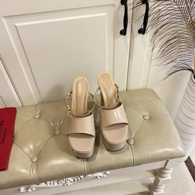Серия VALENTINO от Valentino, новинка, представленная в финале по