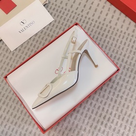 Сандалии Valentin* с большими пряжками, лакированные туфлиз после