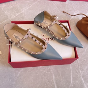 Valentino VT рекомендует эту модель туфель с заклепками. С момент