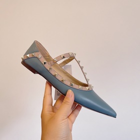 Valentino VT рекомендует эту модель туфель с заклепками. С момент