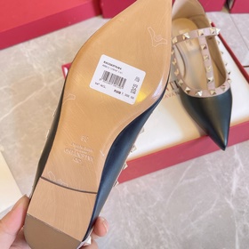 Valentino VT рекомендует эту модель туфель с заклепками. С момент