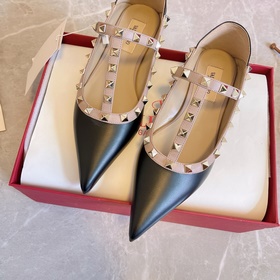 Valentino VT рекомендует эту модель туфель с заклепками. С момент