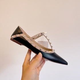 Valentino VT рекомендует эту модель туфель с заклепками. С момент
