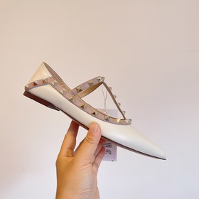 Valentino VT рекомендует эту модель туфель с заклепками. С момент