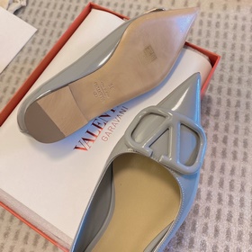 Сандалии Valentin* с большими пряжками, лакированные туфлиз после