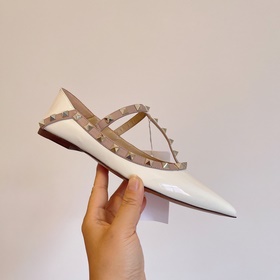 Valentino VT рекомендует эту модель туфель с заклепками. С момент