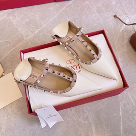 Valentino VT рекомендует эту модель туфель с заклепками. С момент