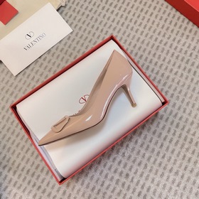 Сандалии Valentin* с большими пряжками, лакированные сандалииз по