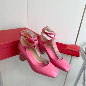 Valentino/Валентино 2023 весна-лето, новые модели, лакированные т