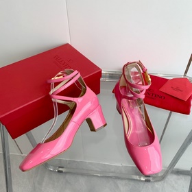Valentino/Валентино 2023 весна-лето, новые модели, лакированные т