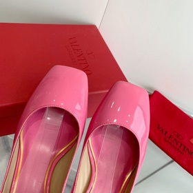 Valentino/Валентино 2023 весна-лето, новые модели, лакированные т