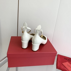 Valentino/Валентино 2023 весна-лето, новые модели, лакированные т